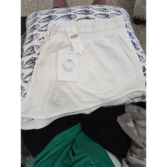 L Daily Practice Knit White Cream Shorts Size large workout exercise Active - Picture 4 of 6